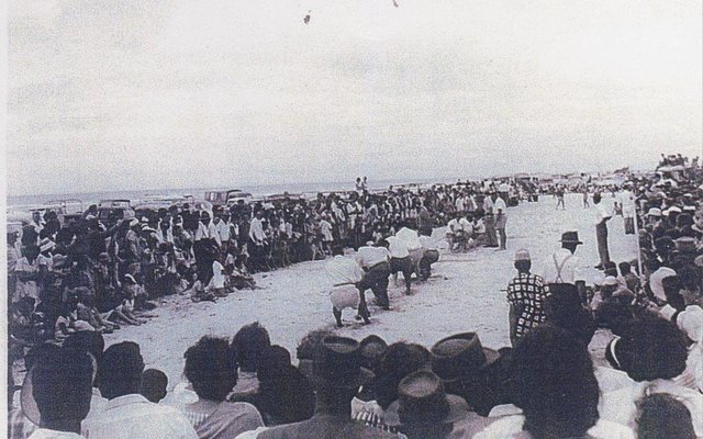 Ons soek nie net toentertyd se stories nie, maar ook dit wat tans in ons gemeenskap aan die gebeur is.